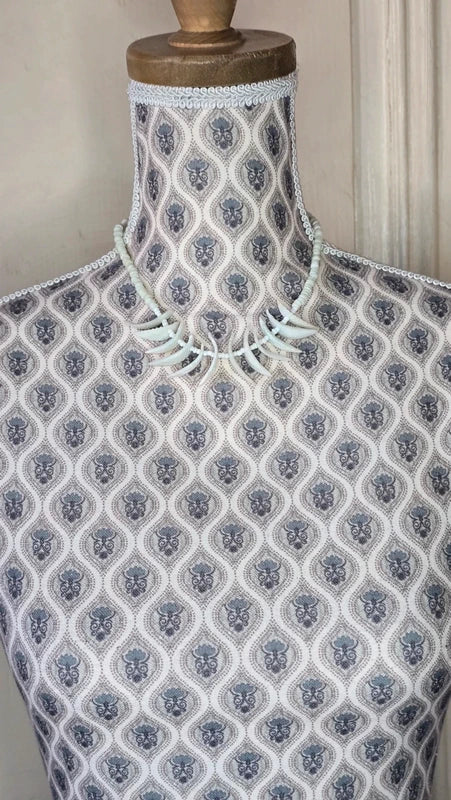 collier vintage - mixte - effet dent requin pierre - effet ivoire - en nacre - perle blanc - tribal sauvage
