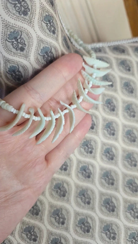 collier vintage - mixte - effet dent requin pierre - effet ivoire - en nacre - perle blanc - tribal sauvage