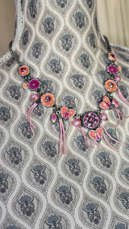 collier - neuf - marque d'ANA - chaine argenté acier inoxydable - perles pierres strass coeur pendentif émaille pampille - rose corail