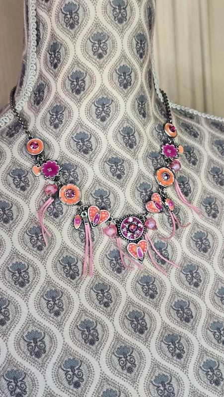 collier - neuf - marque d'ANA - chaine argenté acier inoxydable - perles pierres strass coeur pendentif émaille pampille - rose corail