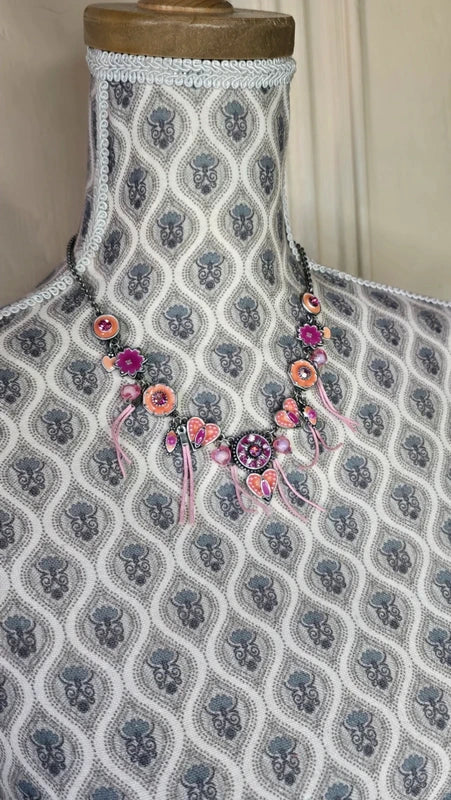 collier - neuf - marque d'ANA - chaine argenté acier inoxydable - perles pierres strass coeur pendentif émaille pampille - rose corail