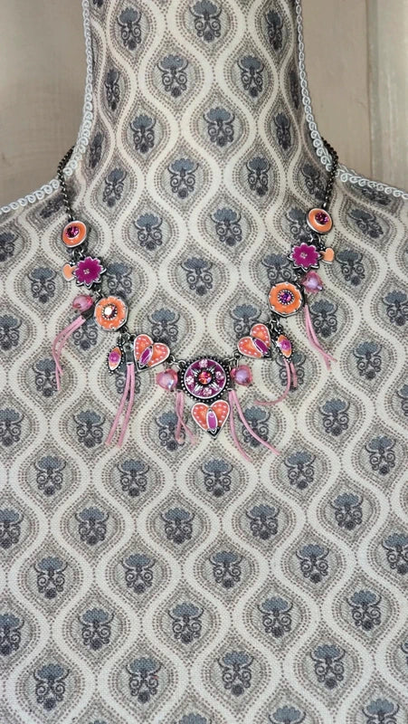 collier - neuf - marque d'ANA - chaine argenté acier inoxydable - perles pierres strass coeur pendentif émaille pampille - rose corail