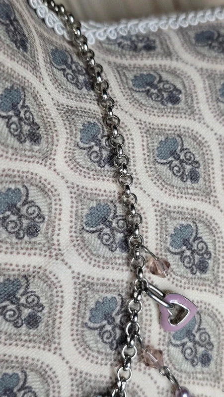 collier vintage - neuf - chaine argenté maillon rond - pendentifs strass coeurs émaillé - perles mauve lila violet - girly femme ado