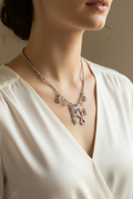 collier vintage - neuf - chaine argenté maillon rond - pendentifs strass coeurs émaillé - perles mauve lila violet - girly femme ado