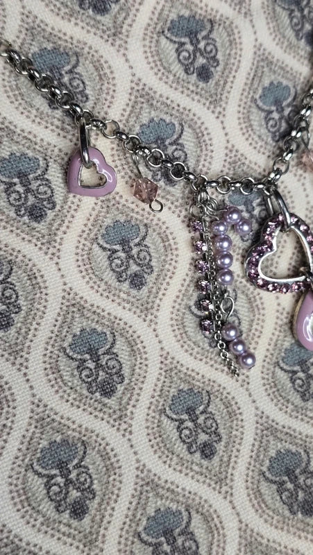 collier vintage - neuf - chaine argenté maillon rond - pendentifs strass coeurs émaillé - perles mauve lila violet - girly femme ado