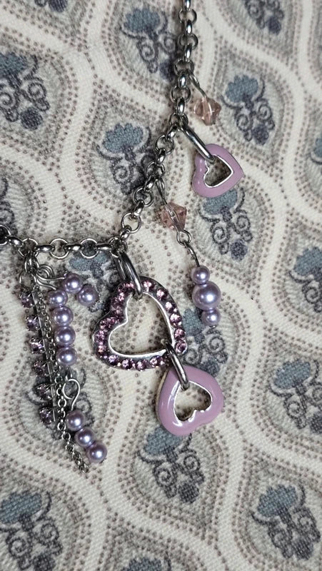 collier vintage - neuf - chaine argenté maillon rond - pendentifs strass coeurs émaillé - perles mauve lila violet - girly femme ado