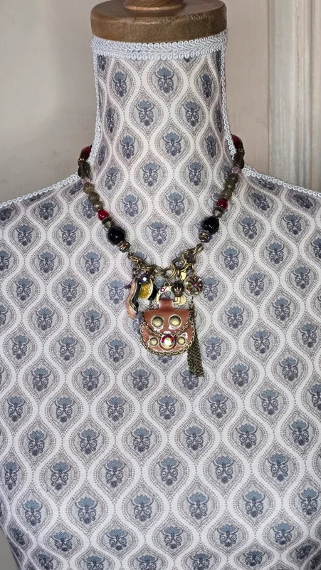collier vintage - neuf - rétro - chaine doré - pendentif charms féminin sac chaussure perles pierres strass - acier