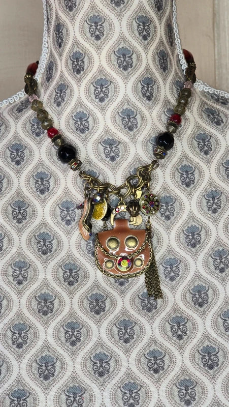 collier vintage - neuf - rétro - chaine doré - pendentif charms féminin sac chaussure perles pierres strass - acier