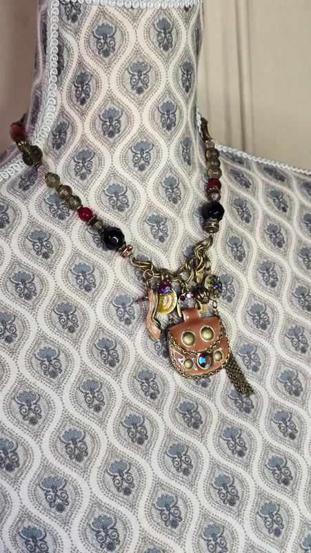 collier vintage - neuf - rétro - chaine doré - pendentif charms féminin sac chaussure perles pierres strass - acier