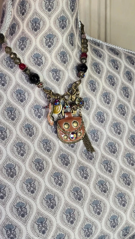 collier vintage - neuf - rétro - chaine doré - pendentif charms féminin sac chaussure perles pierres strass - acier
