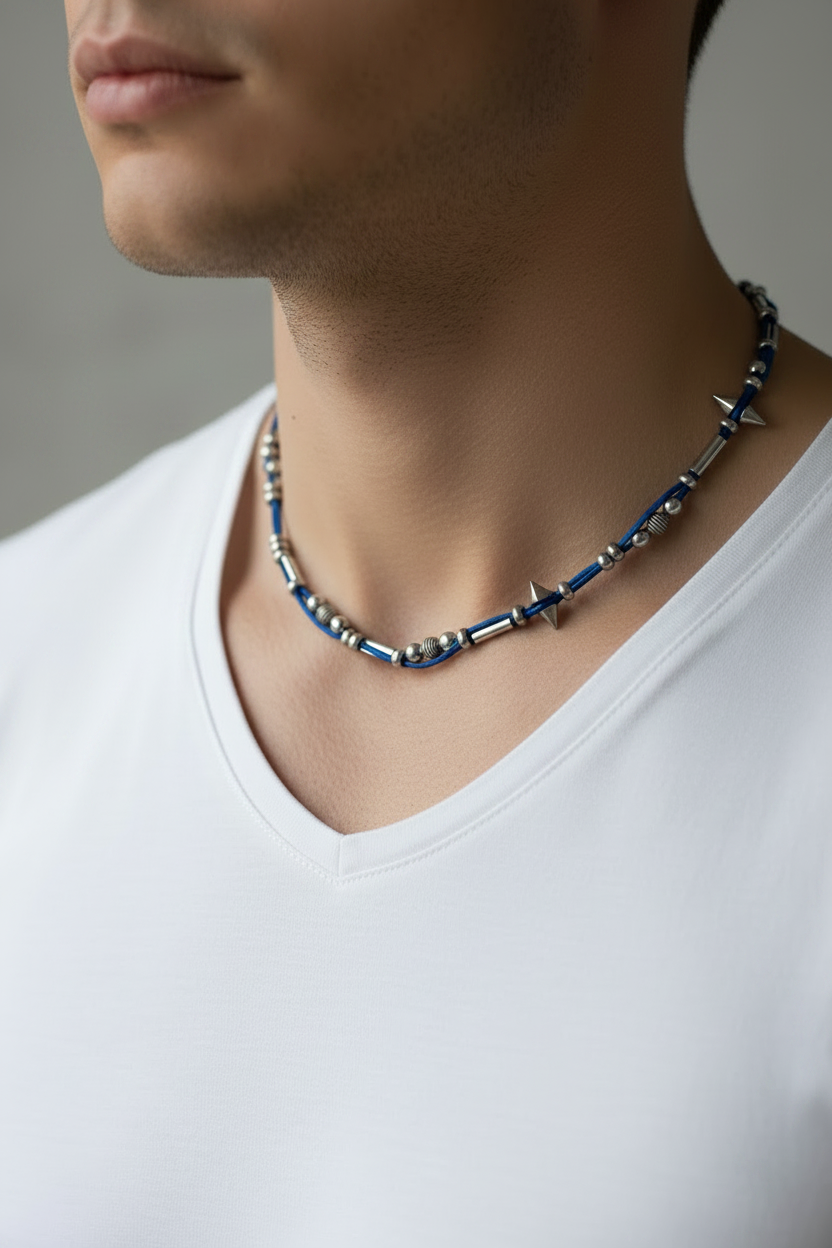 collier vintage - neuf - cordon bleu - perles argenté mobiles clous rock  -gothique vibes Y2K rétro