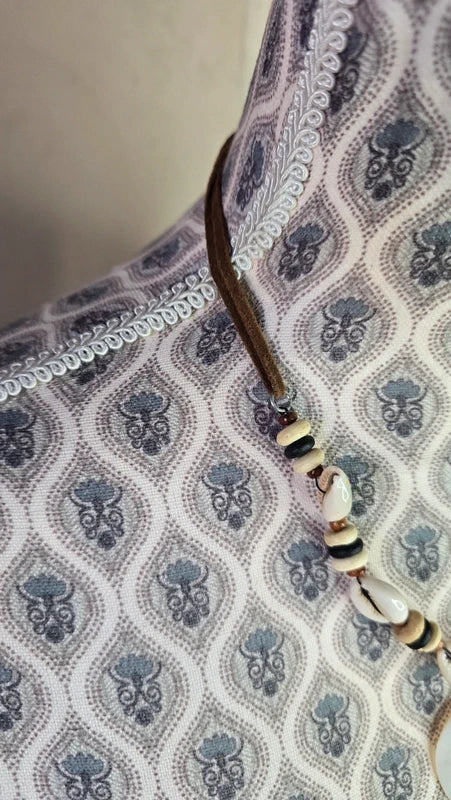 collier vintage -  neuf - coquillage cauris - pendentif en nacre - style plage - daim marron - perles