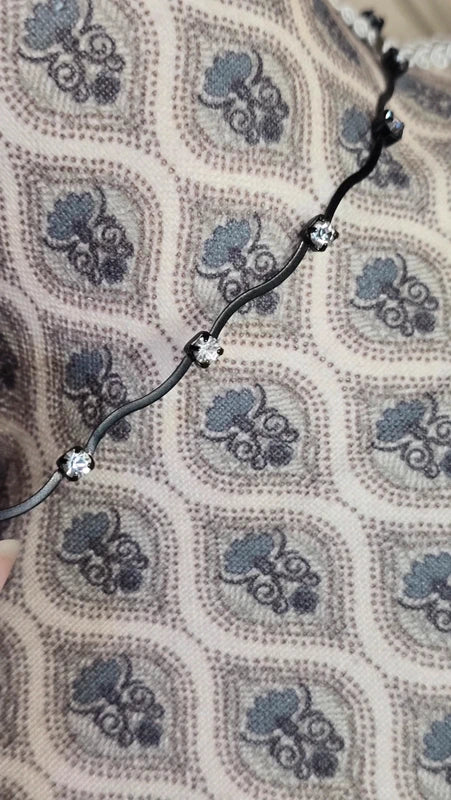 collier ras de cou vintage - neuf - noir pierres strass rouges ou argentés brillants - Y2K