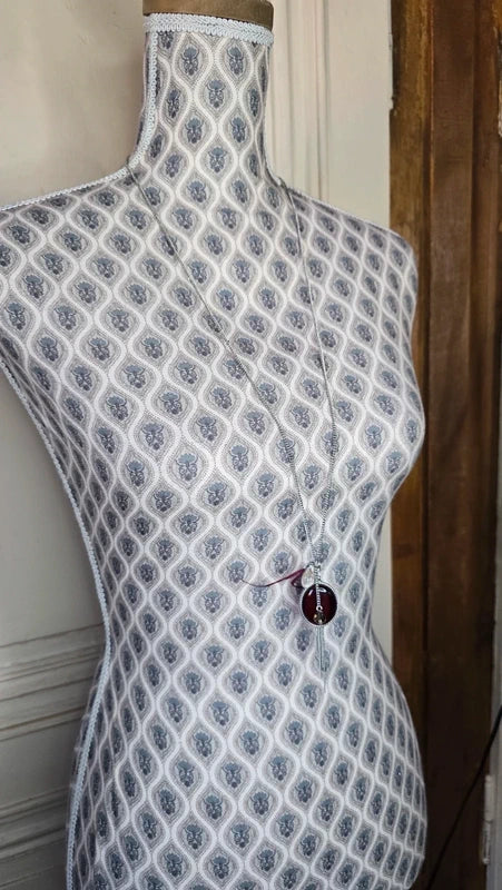 collier sautoir - chaine argenté - pendentif breloque charms perle cabochon pierre rouge bordeaux rose pampille - chic