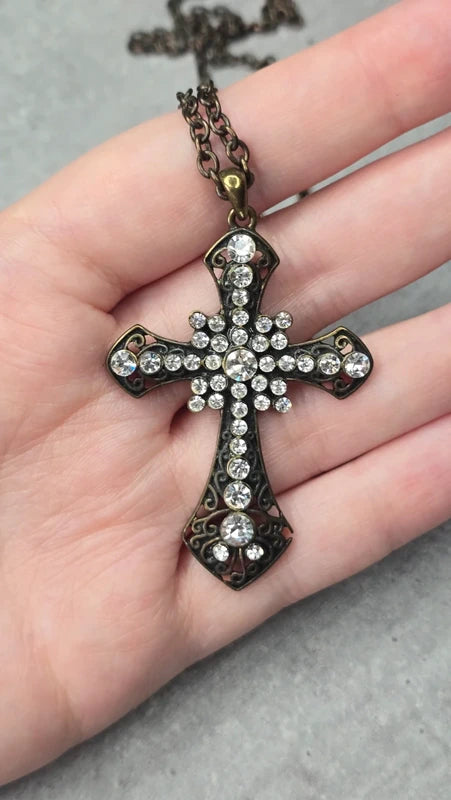 collier sautoir vintage - neuf - chaine bronze en acier - pendentif croix strass argenté brillant - gravé travaillé