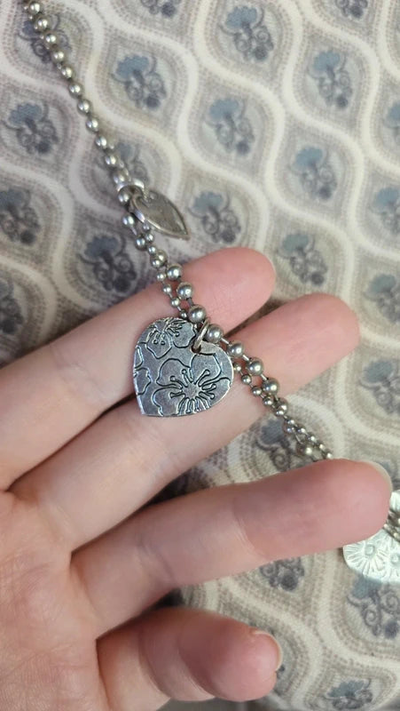 collier sautoir vintage - double chaine perles argenté - pendentifs coeur gravure - réversible - rétro
