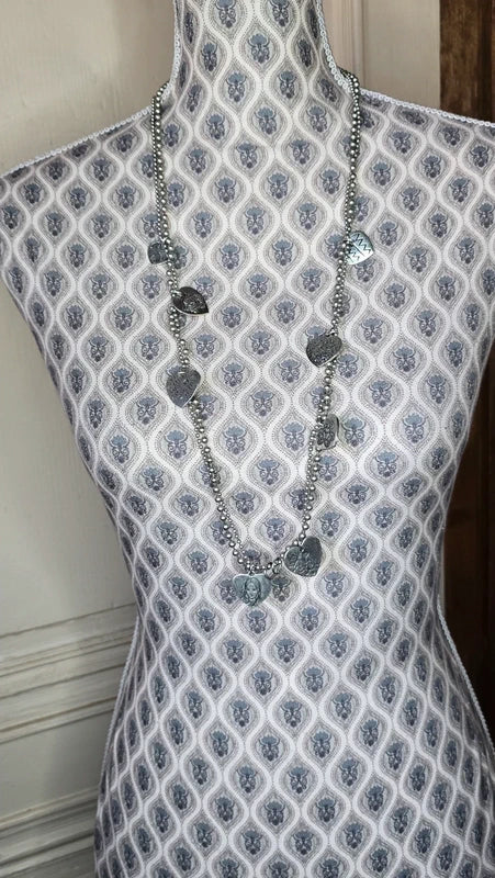 collier sautoir vintage - double chaine perles argenté - pendentifs coeur gravure - réversible - rétro