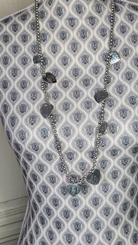 collier sautoir vintage - double chaine perles argenté - pendentifs coeur gravure - réversible - rétro