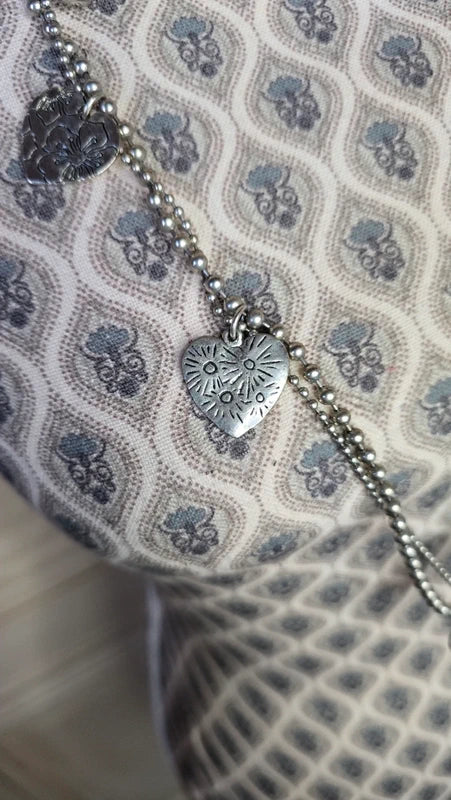 collier sautoir vintage - double chaine perles argenté - pendentifs coeur gravure - réversible - rétro
