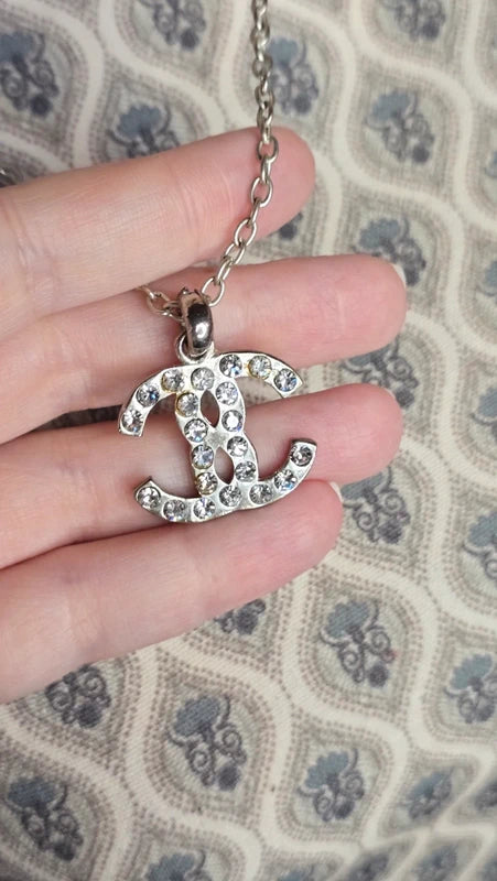 collier - neuf - pendentif double c - inspiration luxe - pierre strass brillant - chaine argentée