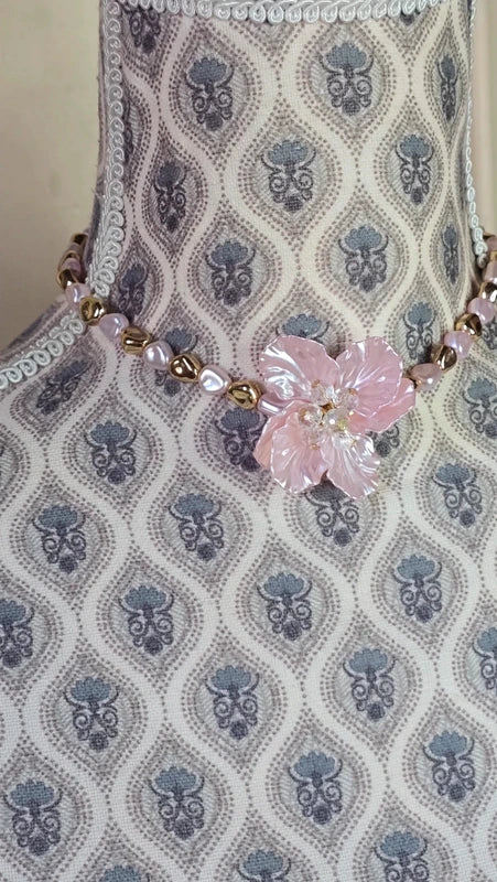 collier -  neuf - perles rose nacré doré coeur - pendentif fleurs pétales coeur brillant - chic