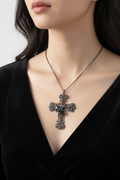 collier sautoir vintage - croix gothique strass noir gravé - tete de mort rose grand pendentif