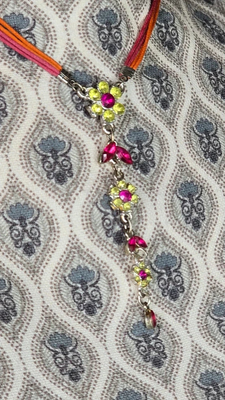 collier vintage - neuf - cordon rose orange - pendentif cascade fleurs - pierres strass rose fuchsia vert - chic
