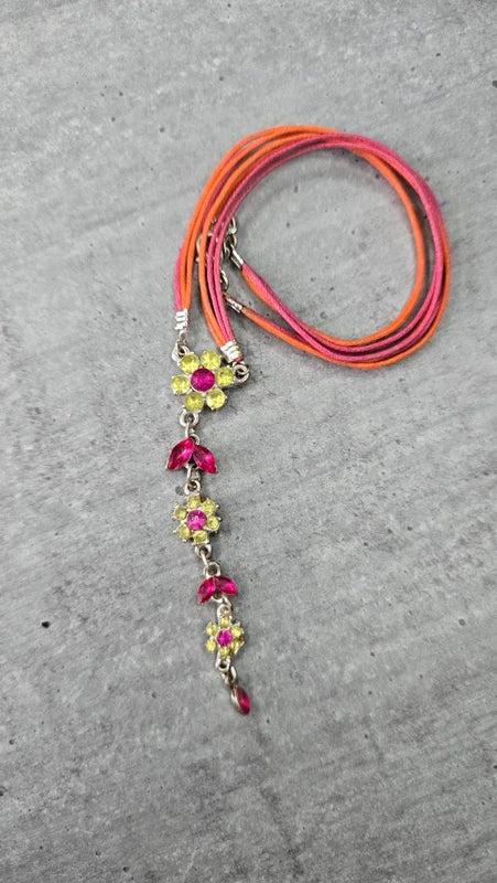 collier vintage - neuf - cordon rose orange - pendentif cascade fleurs - pierres strass rose fuchsia vert - chic