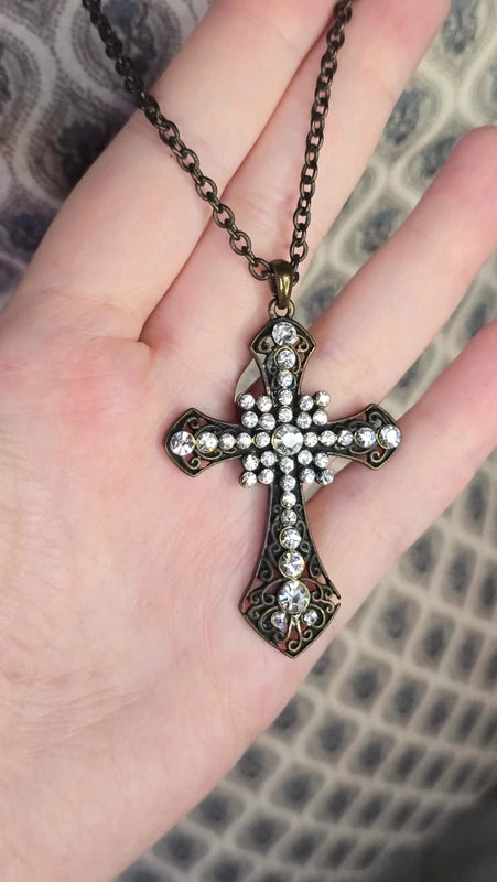 collier sautoir vintage - neuf - chaine bronze en acier - pendentif croix strass argenté brillant - gravé travaillé
