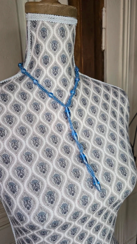 collier vintage sautoir - neuf - effet cravate - perles en verre bleu translucide brillantes - élégante chic - forme y