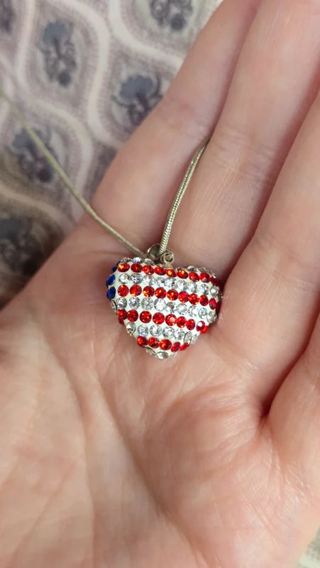 collier vintage - neuf - chaine argenté - pendentif coeur strass drapeau USA américain etats unis - brillant