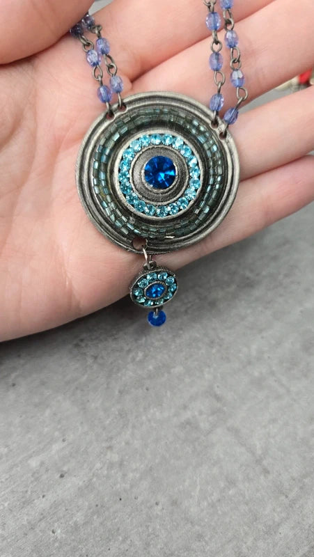 collier vintage - neuf - chaine perles bleu translucide - pendentifs ronds strass brillants bleu turquoise - chic élégant