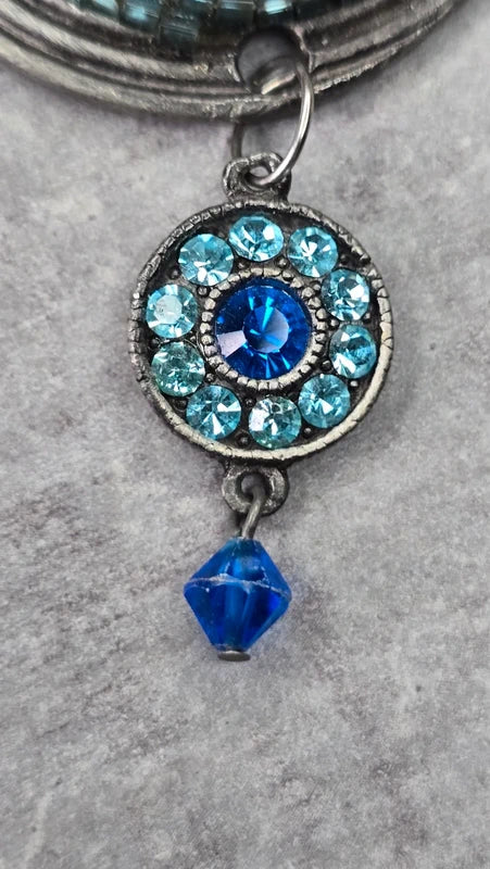 collier vintage - neuf - chaine perles bleu translucide - pendentifs ronds strass brillants bleu turquoise - chic élégant