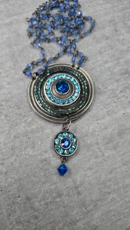 collier vintage - neuf - chaine perles bleu translucide - pendentifs ronds strass brillants bleu turquoise - chic élégant