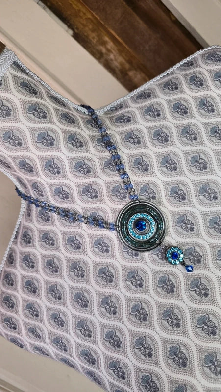 collier vintage - neuf - chaine perles bleu translucide - pendentifs ronds strass brillants bleu turquoise - chic élégant