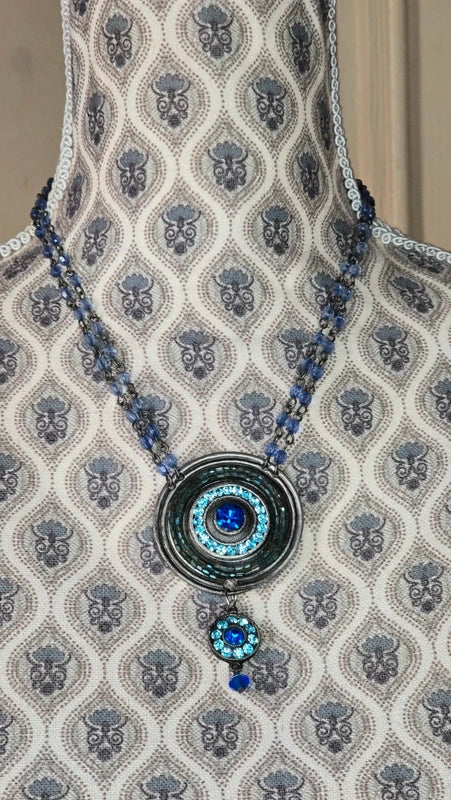 collier vintage - neuf - chaine perles bleu translucide - pendentifs ronds strass brillants bleu turquoise - chic élégant