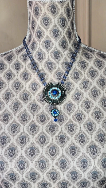 collier vintage - neuf - chaine perles bleu translucide - pendentifs ronds strass brillants bleu turquoise - chic élégant