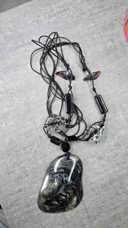 collier sautoir vintage - neuf - pendentif marbre noir blanc transparent - pierre perles étoile - reflets - chic élégant