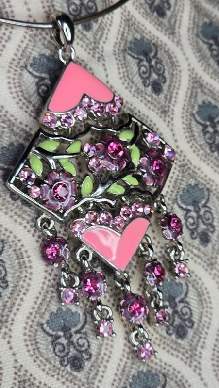 pendentif vintage - neuf - strass rose fleurs feuilles vertes fuchsia - articulé - chic