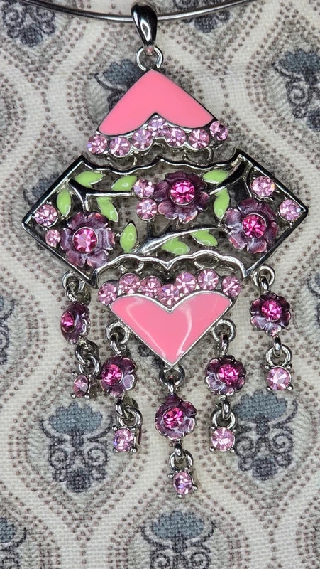 pendentif vintage - neuf - strass rose fleurs feuilles vertes fuchsia - articulé - chic