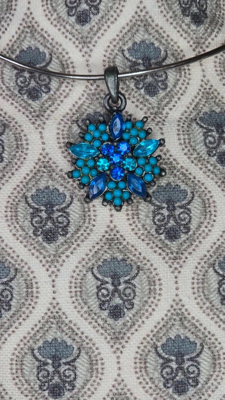 pendentif vintage - neuf - forme étoile fleur - strass bleu turquoise bleu clair - brillant chic élégant