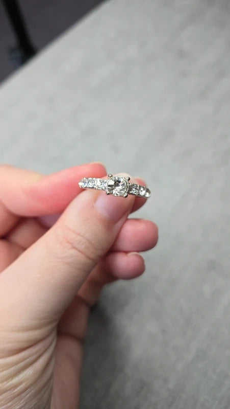 bague - neuf - solitaire style diamant strass effet alliance - taille 19 mm - chic élégant