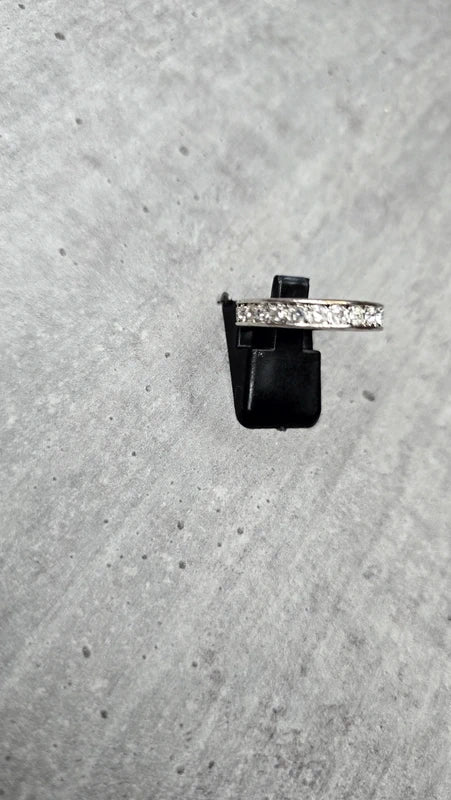 bague argenté - neuf - tout le tour en strass - effet alliance effet diamant - chic élégant - taille 19 mm