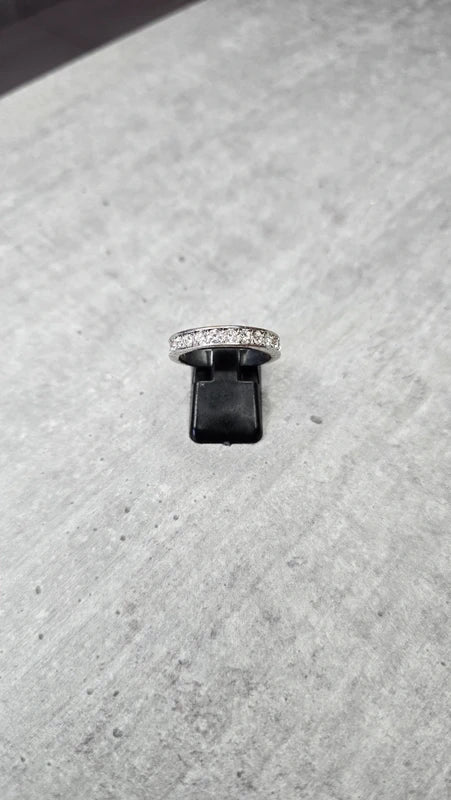 bague argenté - neuf - tout le tour en strass - effet alliance effet diamant - chic élégant - taille 19 mm