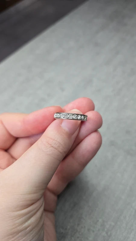 bague argenté - neuf - tout le tour en strass - effet alliance effet diamant - chic élégant - taille 19 mm