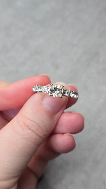 bague - neuf - solitaire style diamant strass effet alliance - taille 19 mm - chic élégant