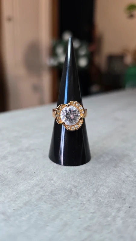 bague vintage - doré - fleur grande pierre brillante entouré de strass - chic élégant - 18 mm