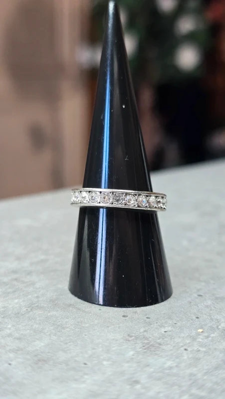 bague argenté - neuf - tout le tour en strass - effet alliance effet diamant - chic élégant - taille 19 mm