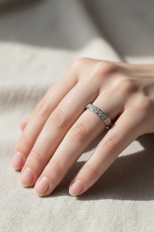 bague argenté - neuf - tout le tour en strass - effet alliance effet diamant - chic élégant - taille 19 mm