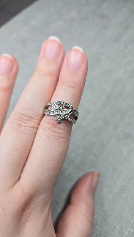 bague vintage - neuf - coeur entrelacé argenté - strass pierre - chic élégant - taille 18 mm